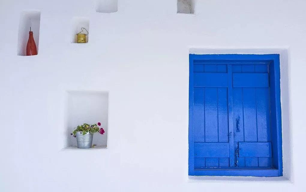 蓝色与白色是地中海风格主要色彩之一
